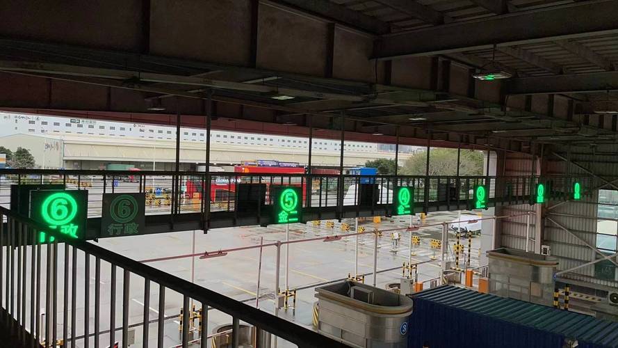 文旅异形LED显示屏场景应用解析 从定制到落地仅需30天